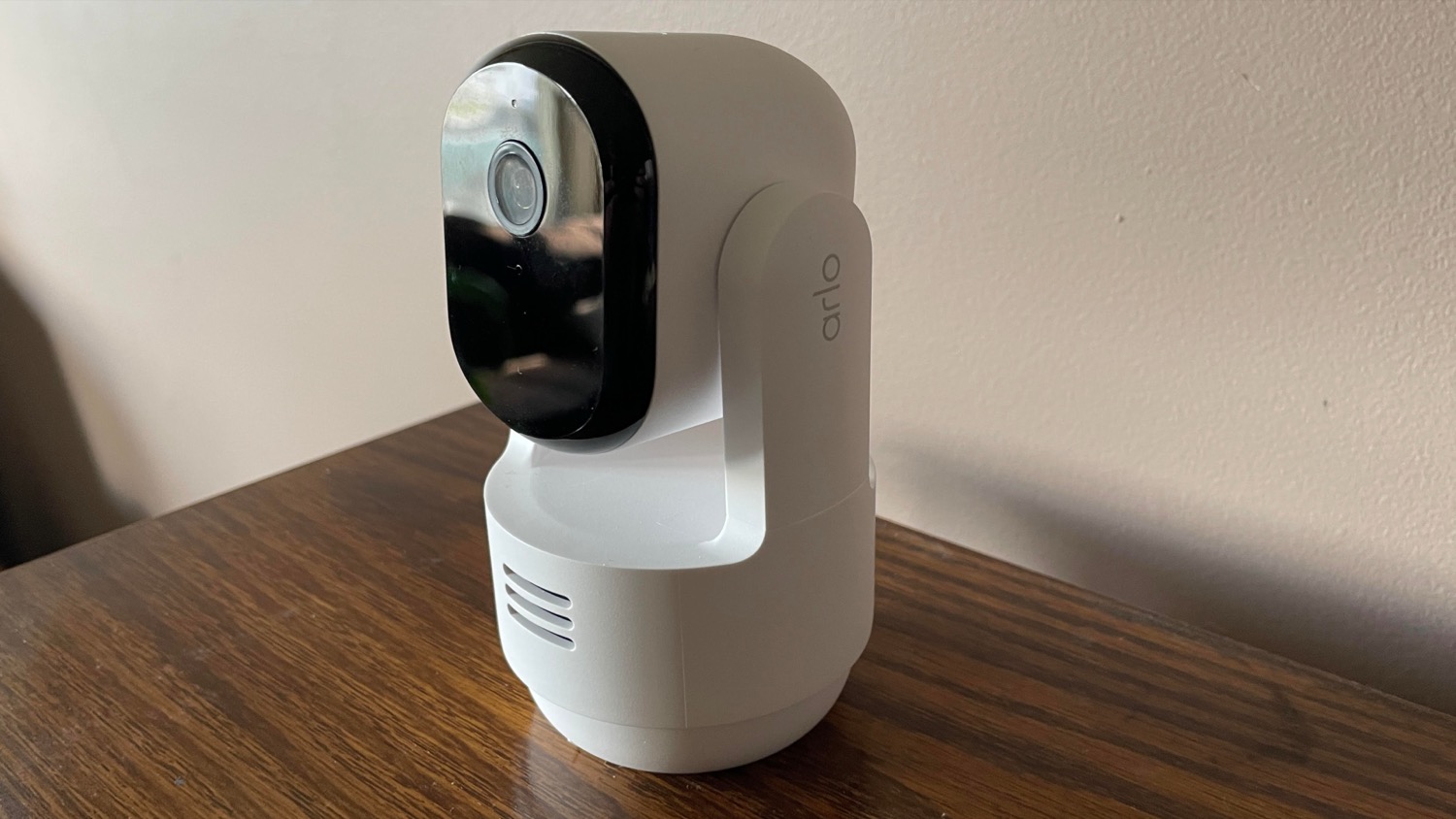 Arlo Essential Indoor Pan Tilt Camera 2K product photo